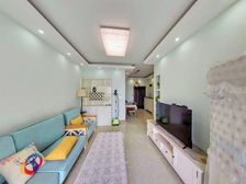 小区大门口精装九成新两室 干净清爽 急售密码锁