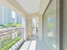 绿地天呈 临地铁双轨 出行方便 南向采光好 楼龄新 商品住宅