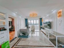 视野开阔,前后无遮挡,五年前装修,空调地暖拎包入住