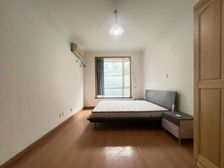 新出笋盘(老板力推) 房东诚意出售!刷卡到户!推窗见绿!