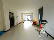 九龙湖西近地铁南北通透的洋房,带一个很大的露台。