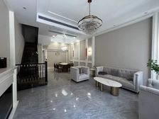 海逸豪庭独栋别墅精装修 位置好,看房方便,有前后花园