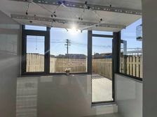 大平台 东风路北河沿市场 瓷砖房南北通透精装两室出售