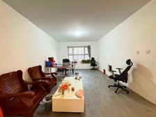 鲁山道 交通便利 停车方便 双卫格局 南向采光好 次新房