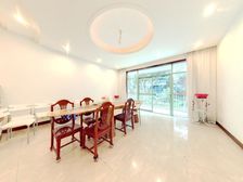 春天花园 中间楼层,户型方正,精装修,不临街