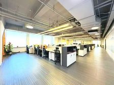 大东区甲级写字间 双地铁口旁 精装500平 正对电梯口