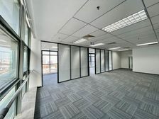 亦庄大族广场特价房源2元精装带隔间随时可入住办公