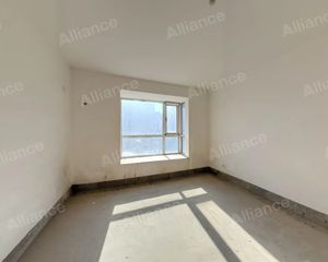伊河公园旁,叠拼别墅,433平7室4厅,送一百平露台单价6千