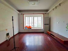 名桂佳园 商圈成熟 三房 中间楼层 带杂物间 近火车站