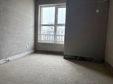 东湖公园保师 花郡玫瑰园 三室两厅两卫 毛坯 全天采光