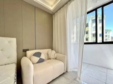 5月新上精装大一房,14号线地铁口40 上车,随时看有车位!