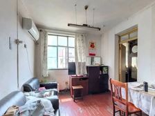 4.12号线地铁口,三开间朝南,满两年税费少,房东已买急售!