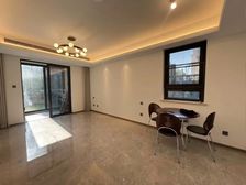 次新下叠边套别墅 送双层地下室 室内精装修 户型方正 花园大