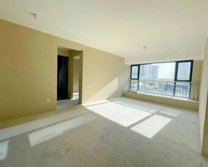 中国铁建花语天宸 3室2厅2卫 毛坯 140万元