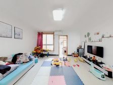 北城根对面天成苑2006年 现代户型大客厅朝南落地窗 非顶层