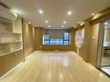5米高商住办公室 靓装修4隔间配套齐全 价格便宜