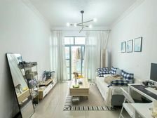 地铁口两房 保养好可拎包入住 产权清晰 户型方正