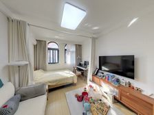 笋盘新装修两年,送30万装修,电梯双南两房,一梯三户,外销房