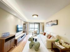 标准三房,两房朝南厅朝南,阳光充足,充分晒太阳,房东精装修