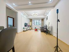 新上房源 杨忠对面 出门就是轻轨2号线500 近商圈