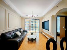 城中心精装大两房 离校只有马路之隔 很方便