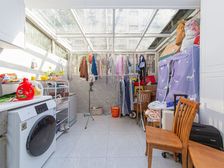 一楼带院,(晋元)带车位,可改三房,精装修刚满一年,近