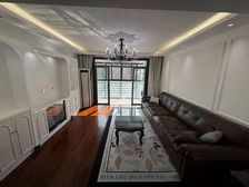 精装大三房地铁口 出门即 交通便利