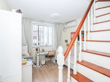 新上电梯顶楼复式!精装修近地铁,阁楼有天窗, !!