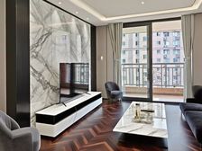 双车位!地铁口电梯顶楼复式!实用面积150平!带30平露台!