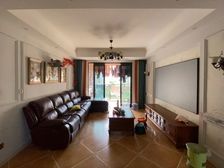 小区是洋房+小高层低密度小区,整体绿化风格新颖