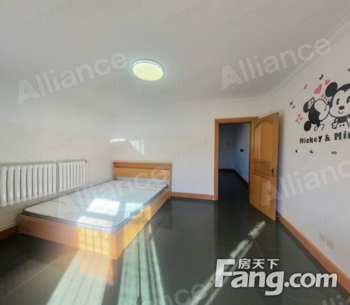 金湾花园二期南向精装一居 2350元/月 押一付三