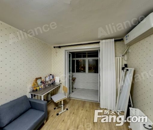 河东长征楼精装一室 中层东向 1600/月押一付三