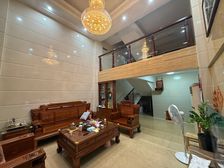 阳东超靓别墅,带花园南向,证在手,保养新证5房2厅,直接可住