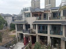 天沐君湖纯毛呸别墅,诚意急售,已改建,可以随时看房