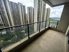 真实在售,前后双大阳台一字楼,精装修没住过送车位