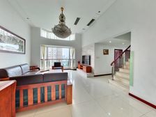 冠城花园二期 顶跃花园!交通出行公交地铁一应俱全 人民公园