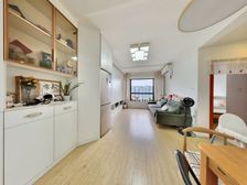 荣盛花语城 房子全朝南,精装修,中间楼层,可以直接拎包入住