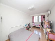 电梯正式使用,边套全明户型,诚意出售,只在挂了牌