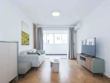 曹二附属电梯中间层...南北两房厅朝南...精装修..采光好