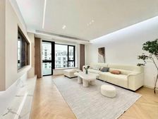 新上满五 精装修 商业配套成熟 临地铁 南北通透 双卫格局