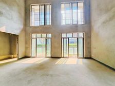 下叠端户侧花园 有地下室 单层面积90平 1楼有老人房