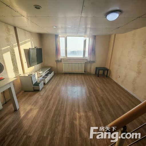 新出好房!海泰精装修loft 包物业采暖费密码锁采光充足!