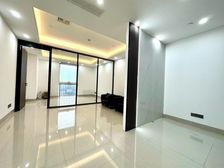 单间2500,60平电梯口,有家具,青秀万达广场办公室