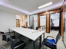 青秀万达 绿地中央127平办公室出租 3隔间 24空调