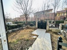 一楼带院子,东边户,过二!精装修一下没住!皇山华府 洋房!