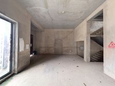 英伦世家3联排别墅出售前后花园