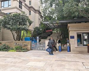 125万带走龙湖紫云台二组团 洋房平层 南北通透 看小区中庭