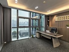 单价50元租江北嘴甲写 端头一线江景王!办公家具配套齐全