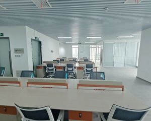 通州绿地中央广场中层写字楼 220平地段 单价2万