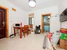 新上好房 一楼送大院子 全明两房 精装修 满五税少 配套齐全